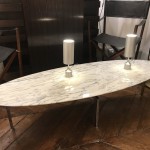 Table basse plateu en marbre ovale métal chromé